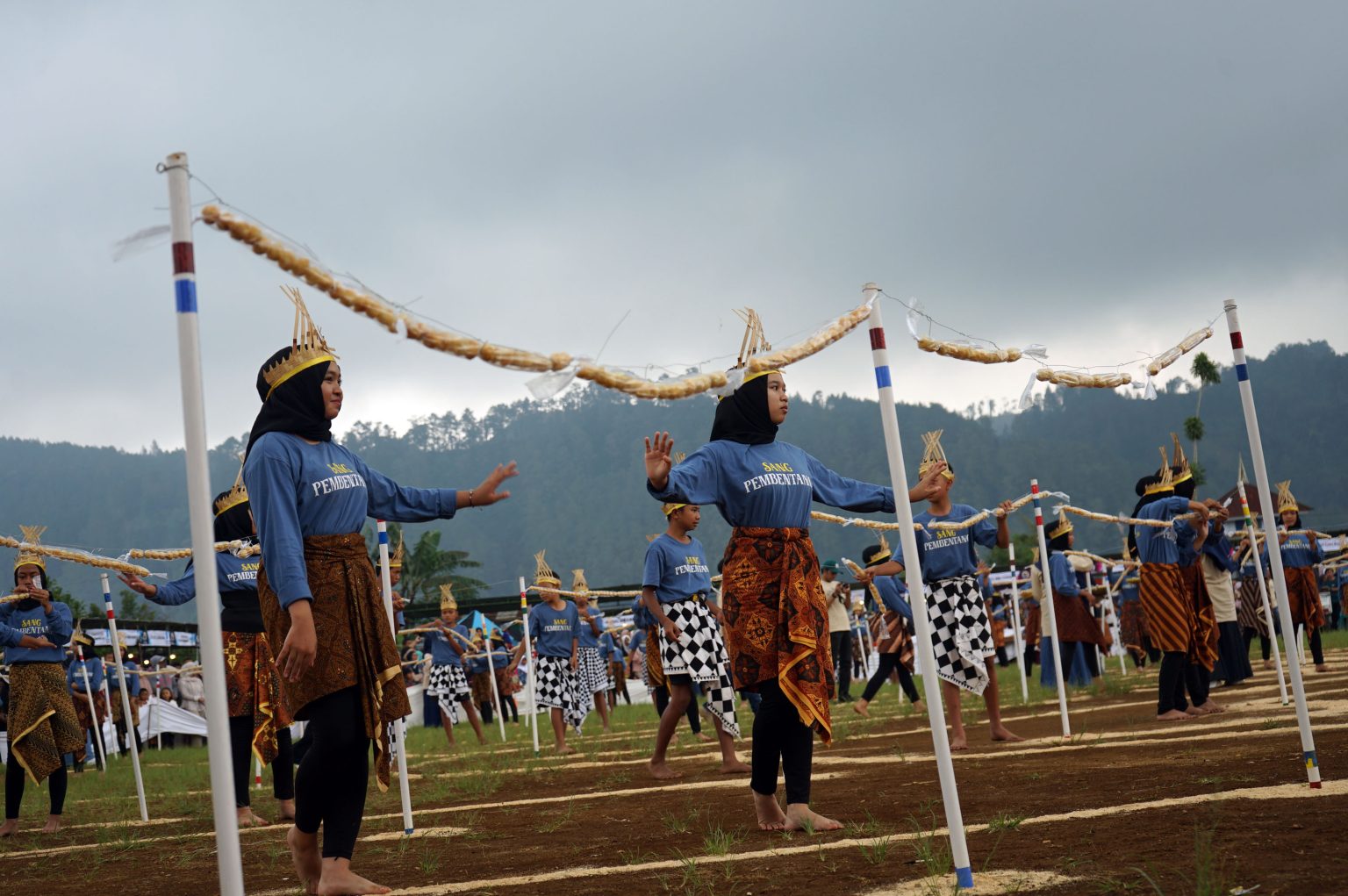 Ribuan Butir Ondol Membentang 1.000 Meter
